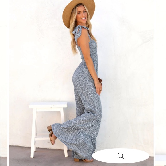 NWT VICI COLEPORT SMOCKED FLARE JUMPSUIT - Picture 4 of 7